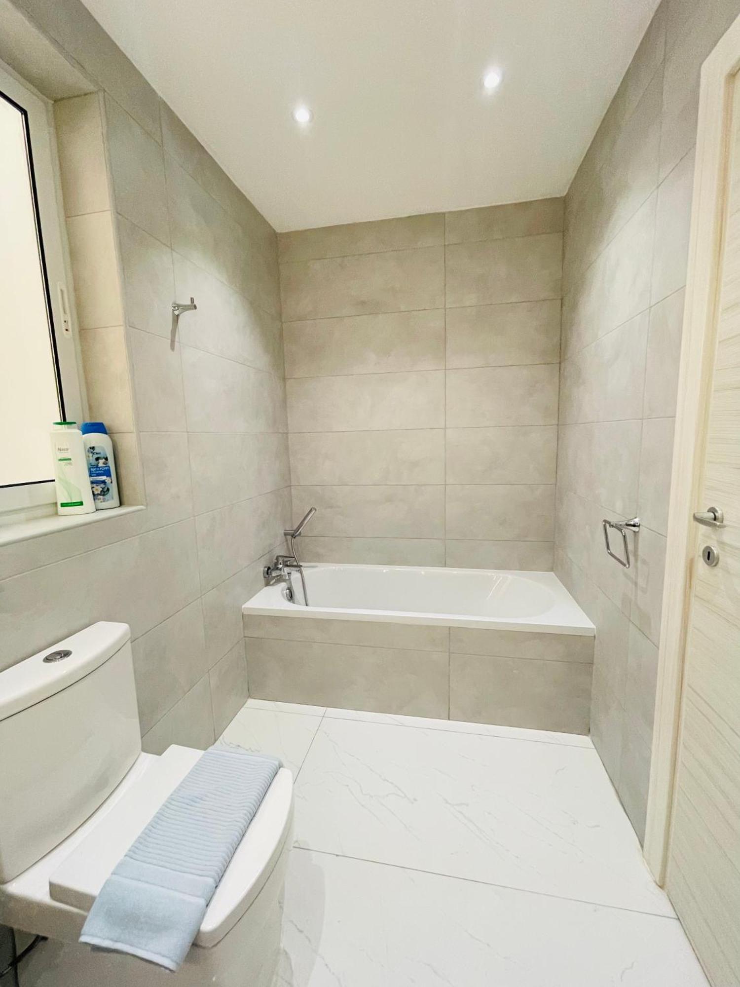 Blu Mar Sea View Apartments St. Paul's Bay Ngoại thất bức ảnh
